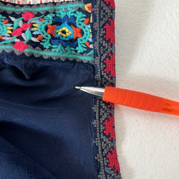 Johnny Was Sz Large Embroidered Tunic Top Blue Rayon Button Popover Boho - Picture 9 of 9